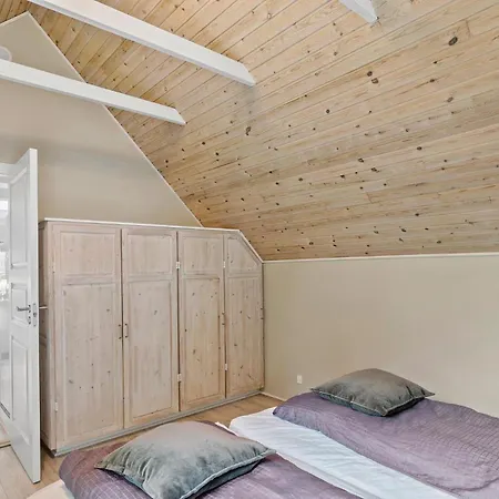 2 Bedroom Beautiful In Holiday home